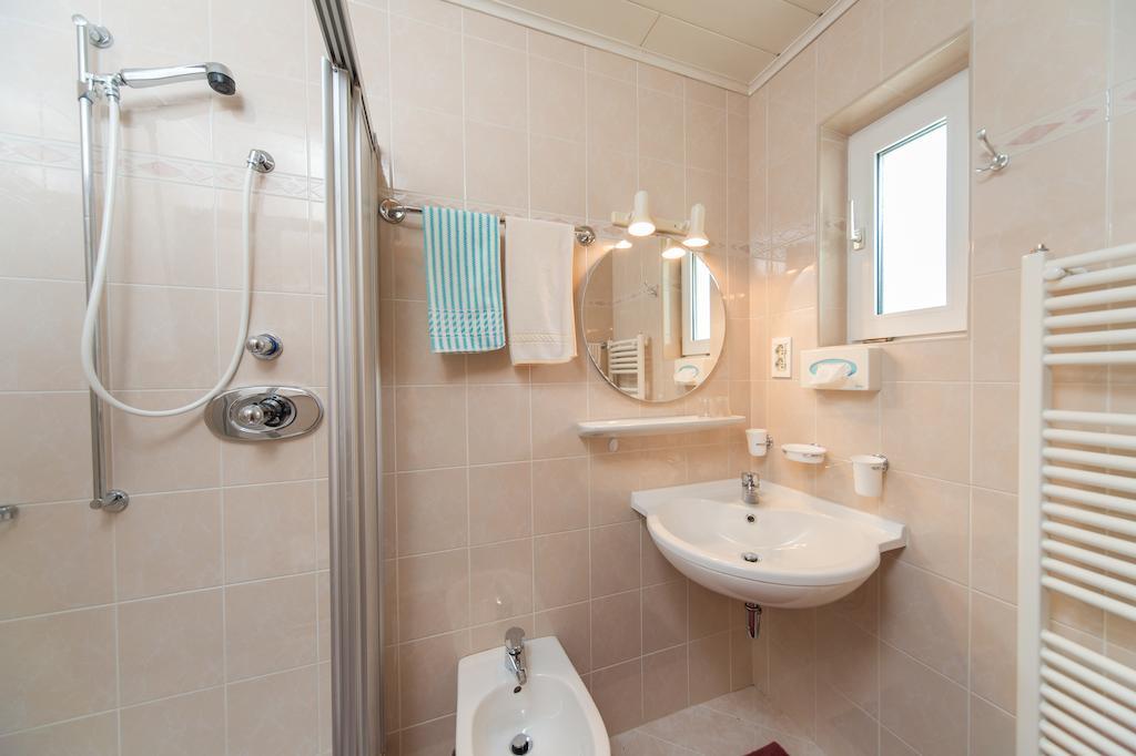 Kedul Lodge Santa Cristina Val Gardena 部屋 写真